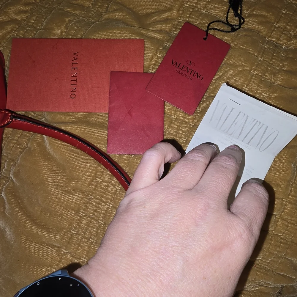 Authentic Valentino Garavani Elegant Red Women's Handbag - Picture 16 of 17